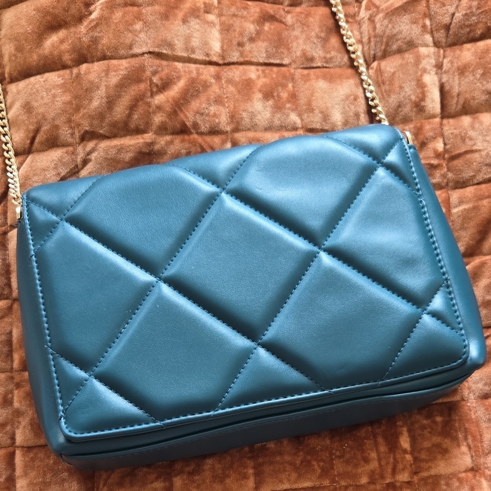 Quilted Teal Crossbody Bag with Gold Chain Strap